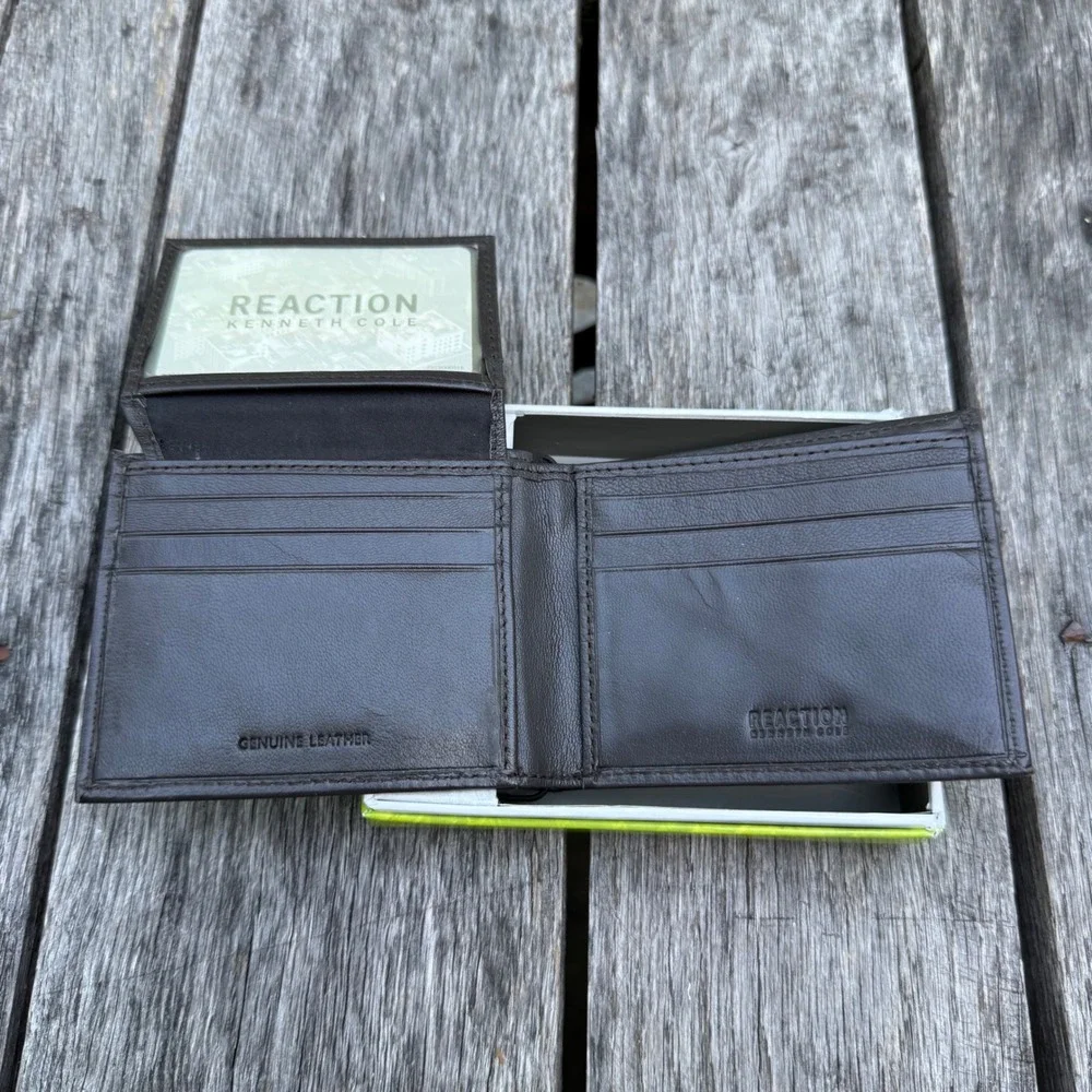 Kenneth Cole Reaction Mens Brown Leather Bifold Wallet with ID Window 31KD220051